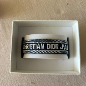 Christian Dior Armband - Christian dior armband, helt nytt. Perfekt nu till sommaren 💫