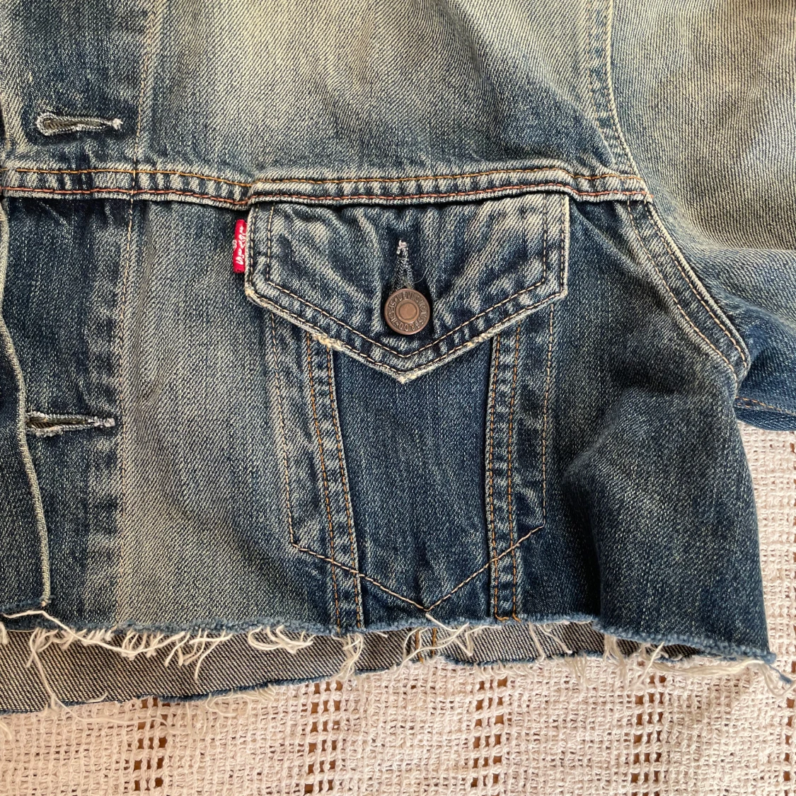 Croppad jeansjacka från Levi's  - 4