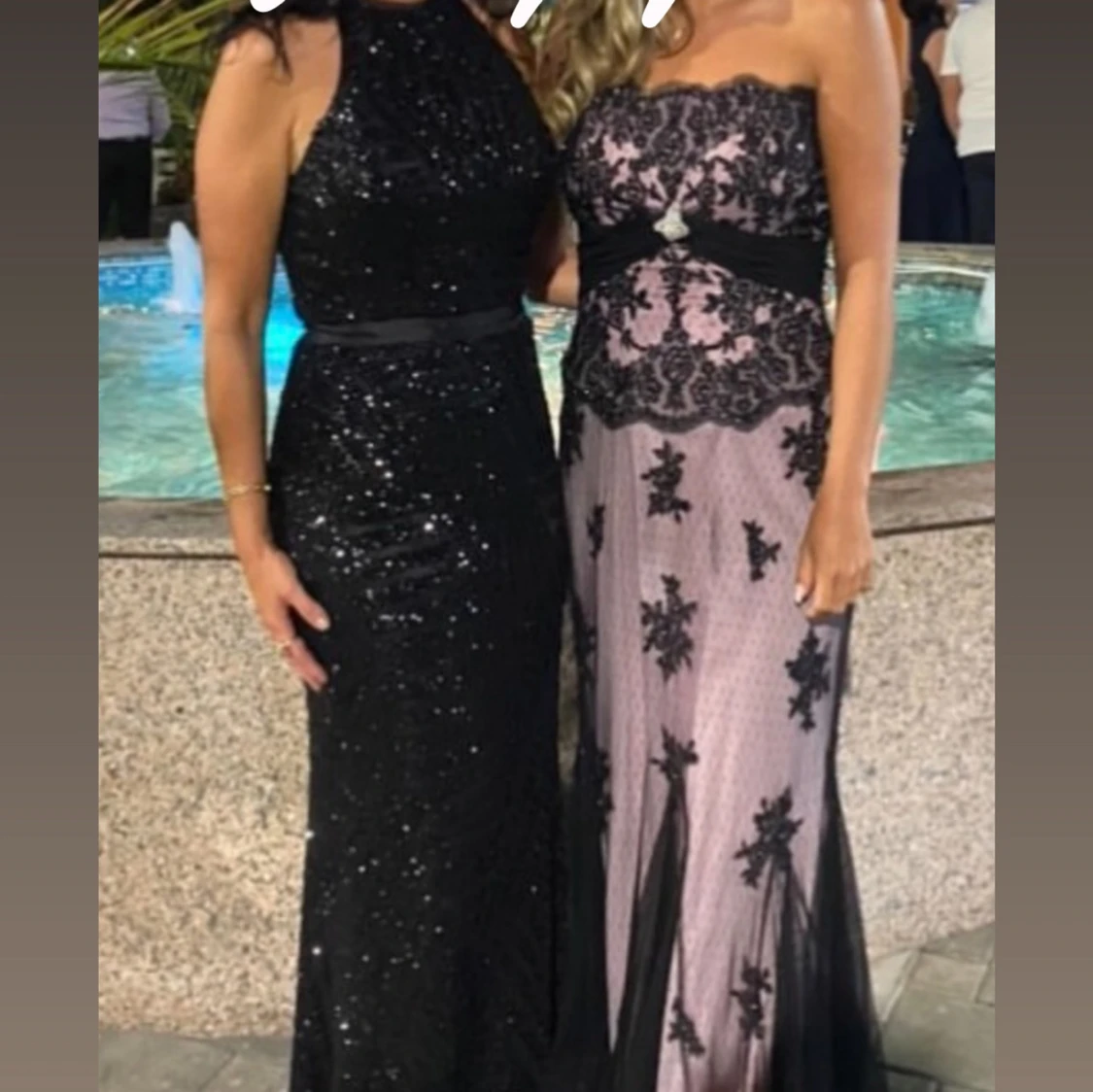 Lång spetsklänning i svart och lila - 1