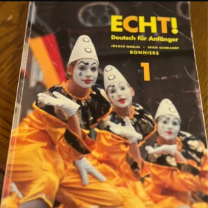 ECHT! Deutsch für Anfänger 1 - Perfekt för dig som vill lära dig tyska från grunden! ECHT! 1 är en modern och färgglad lärobok med texter, övningar och minigrammatik. Passar både för självstudier och i klassrummet. Upptäck tyska språket på ett roligt och engagerande sätt!