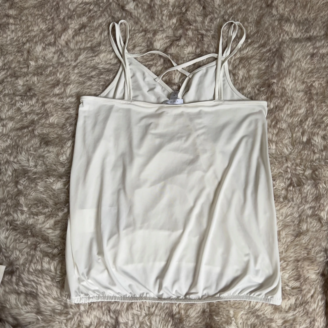 Vit omlott linnetopp från Amisu - 2