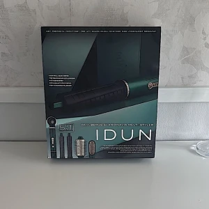 5-in-1 Multistyler - En 5-in-1 multistyler från DAHLBERGS SCANDINAVIA IDUN. Enbart lock verktygen (högra & vänstra) är använda ca 2 gånger så det finns inget att anmärka på! Köptes för nypris 2295kr! FÖRST TILL KVARN!