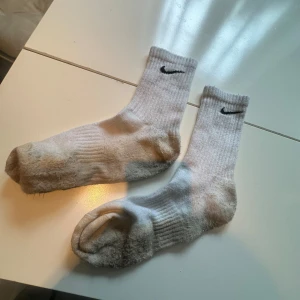 Ogges stinkywinky Nike strumpor  - Ogges ena lager dubbelstrumpor till salu. Sista bilden är han😇🫰🏻