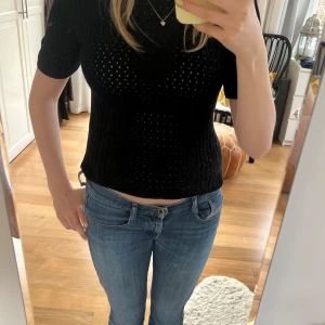 Svart stickad topp  - Svart stickad topp från Massimo dutti💓💓