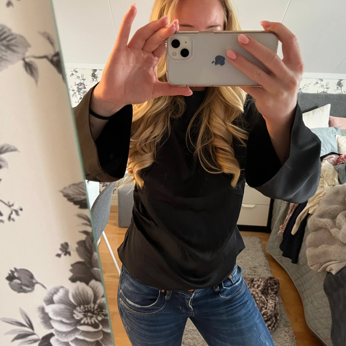 Svart långärmad blus från hm - 1