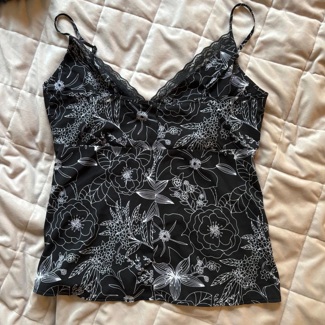 Svart blommigt linne - 1