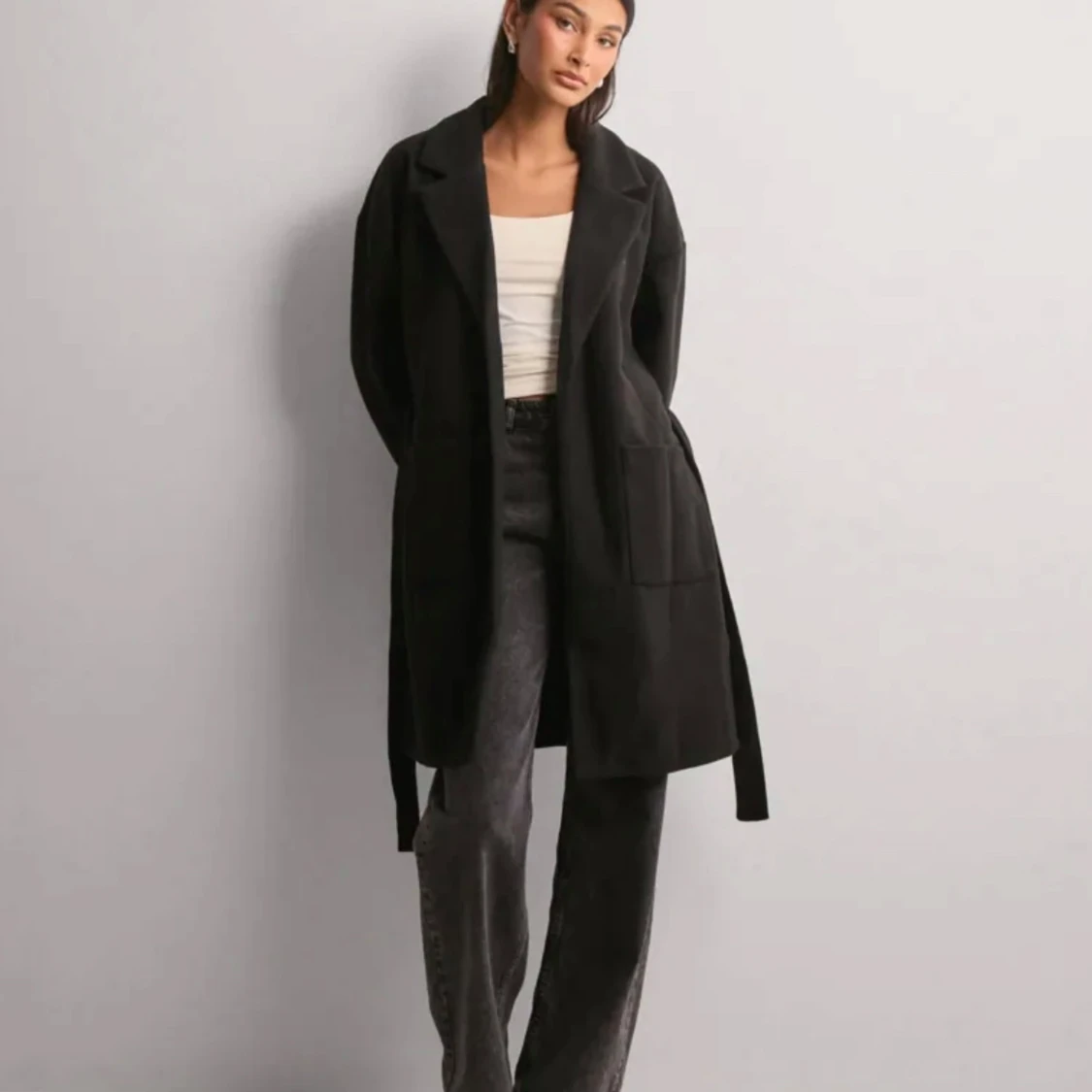 Svart kappa med bälte - 1