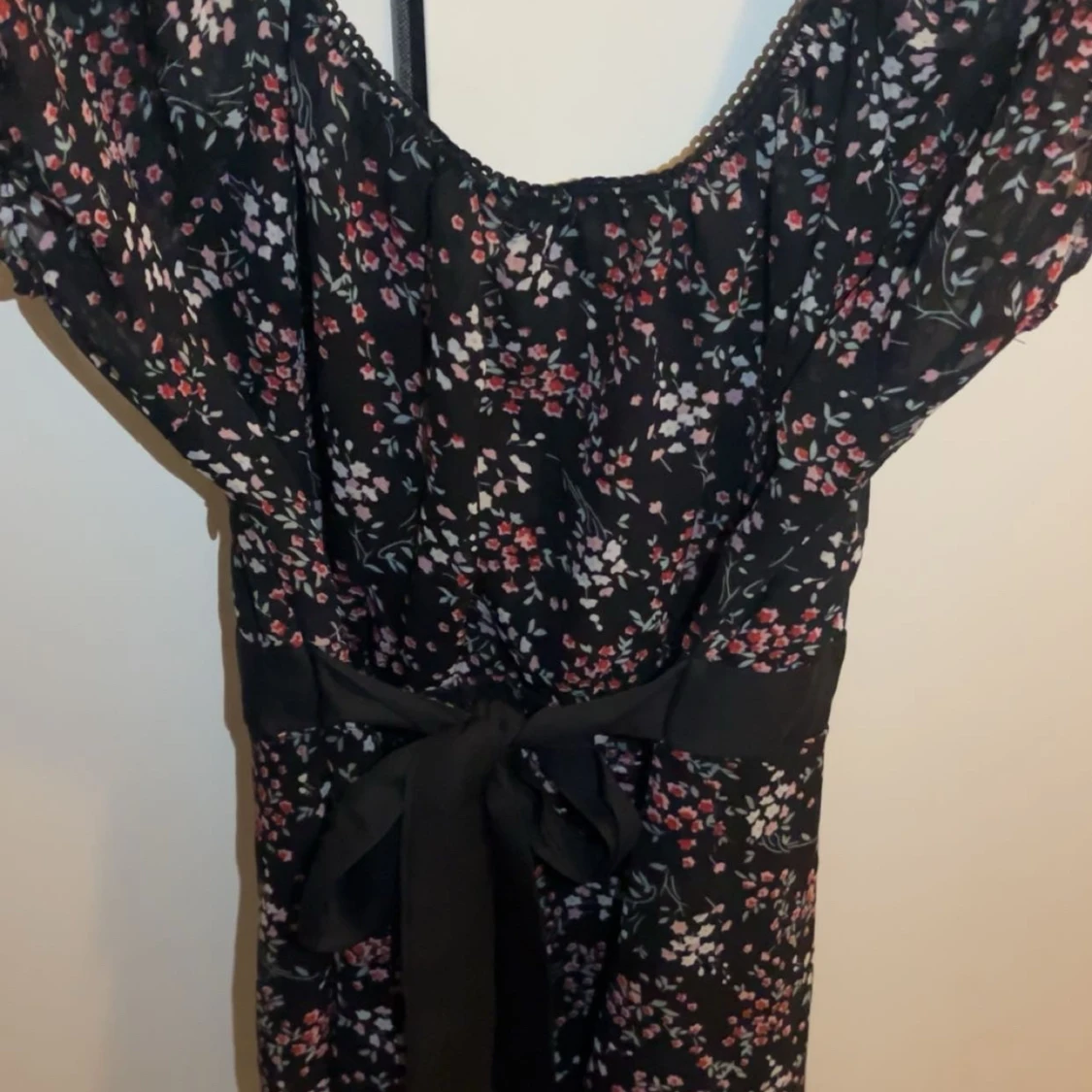 Blommig blus med knytband - 2