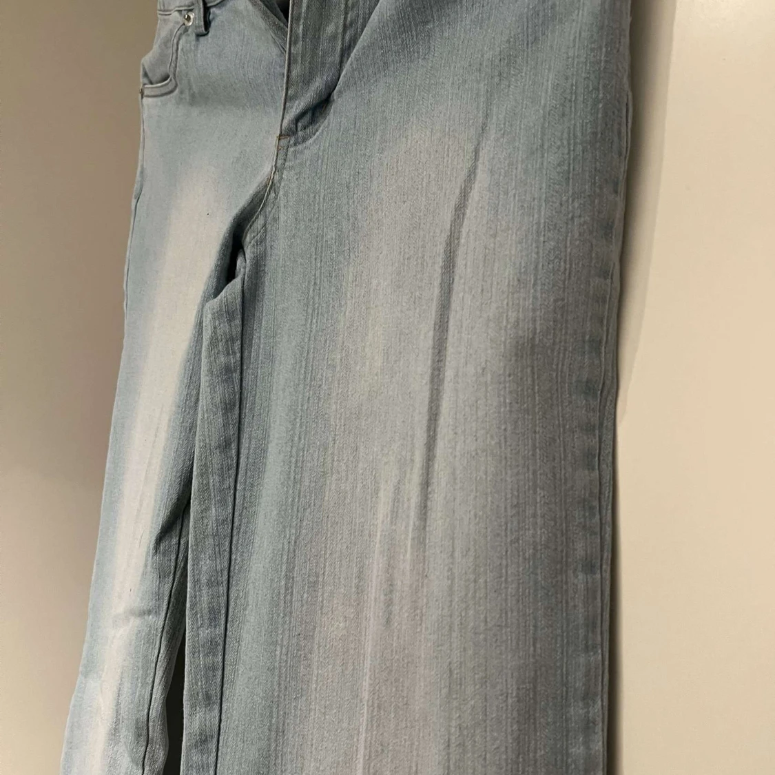 Ljusblå jeansbyxor - 1