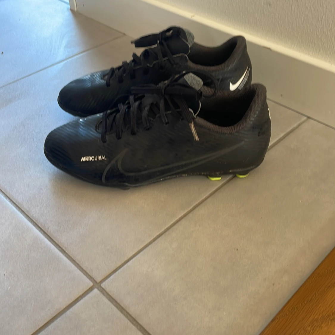 Svarta fotbollsskor från Nike - 1
