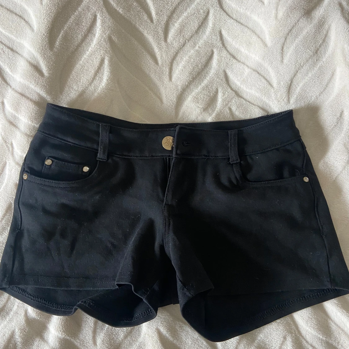 Lågmidjade jeansshorts  - 1