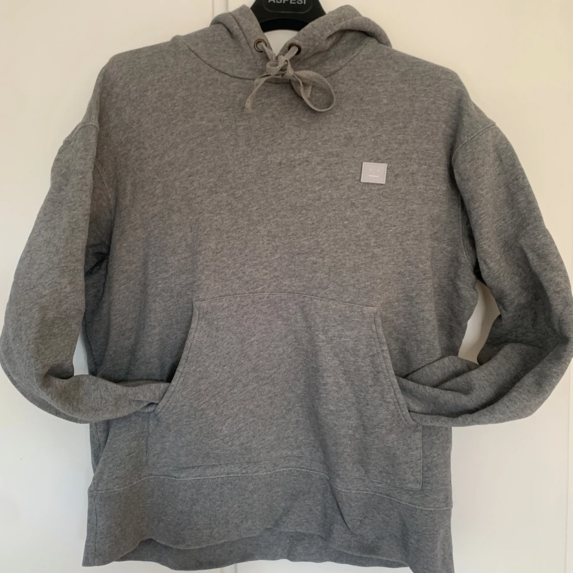 Grå hoodie från Acne Studios - 3