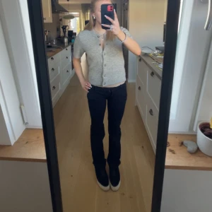 Grå stickad  - Jätte mysig grå stickad kofta, inga defekter💕 Skriv innan köp❤️