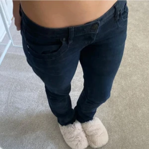 Svarta ltb valerie jeans - Säljer dessa jättefina byxor som dessutom är super trendiga❣️De är helt rena och har inga deffekter!