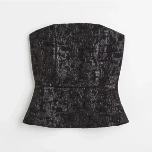 Hm korsett/ tubetopp - Glittrig korsett/ tubetopp från hm. 