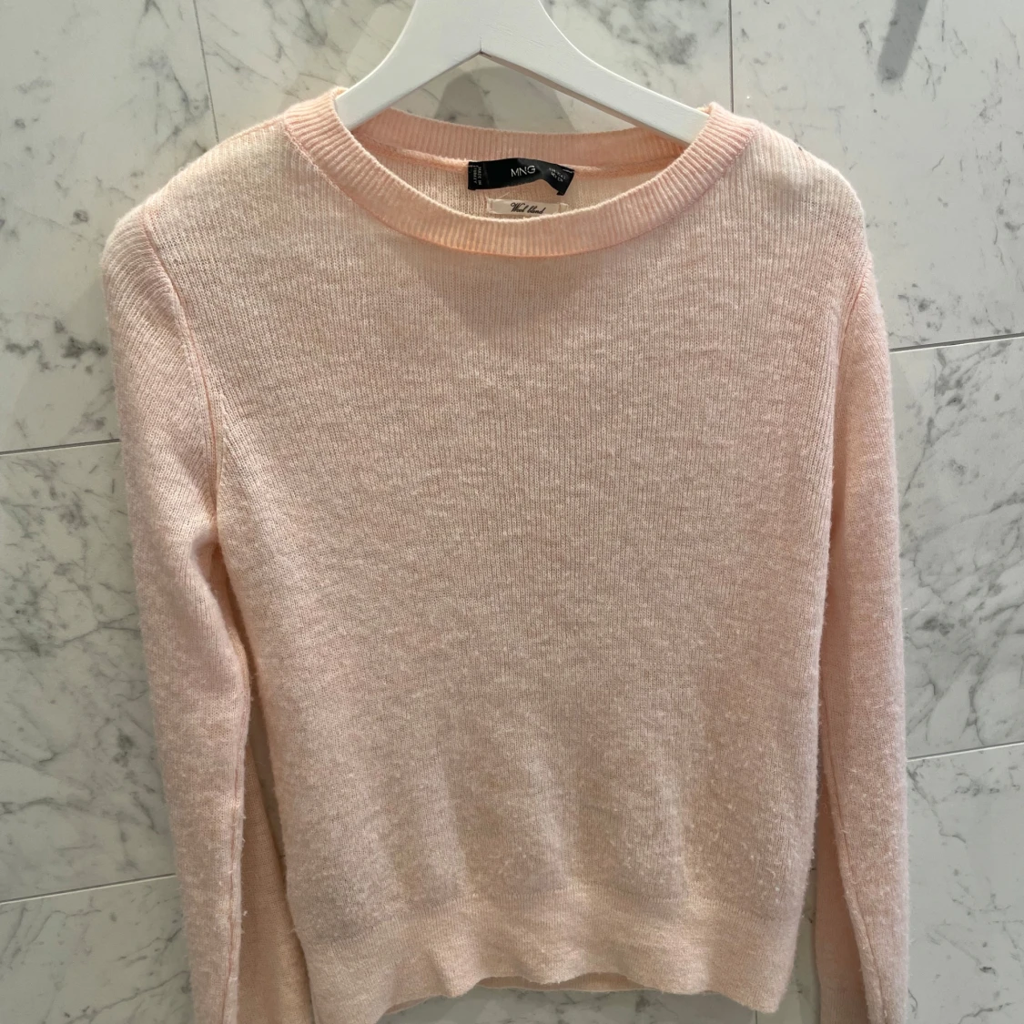 Ljusrosa stickad tröja från Mango i ullmaterial