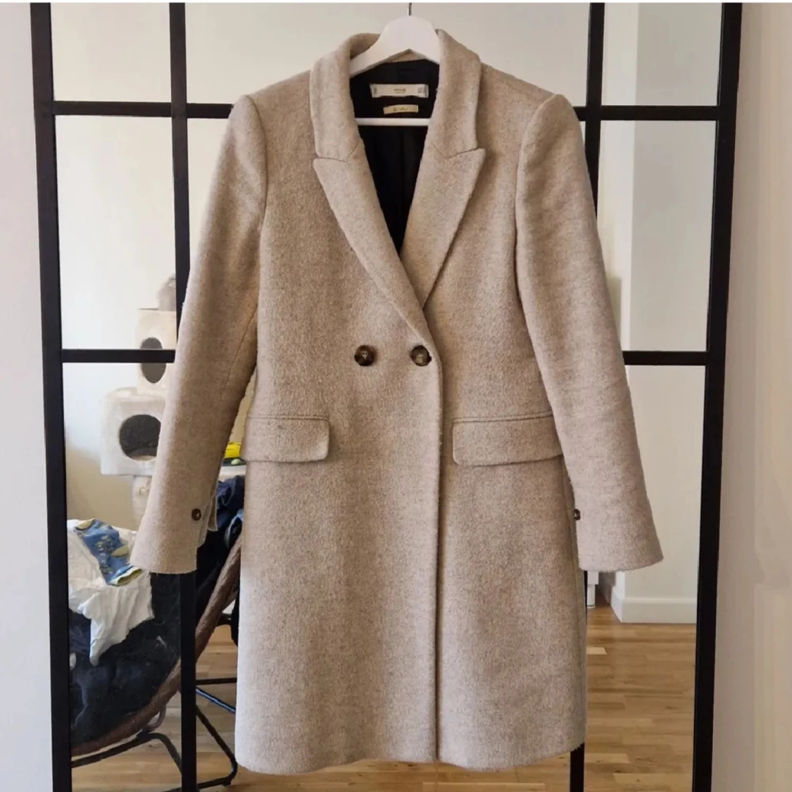 Beige kappa från Mango