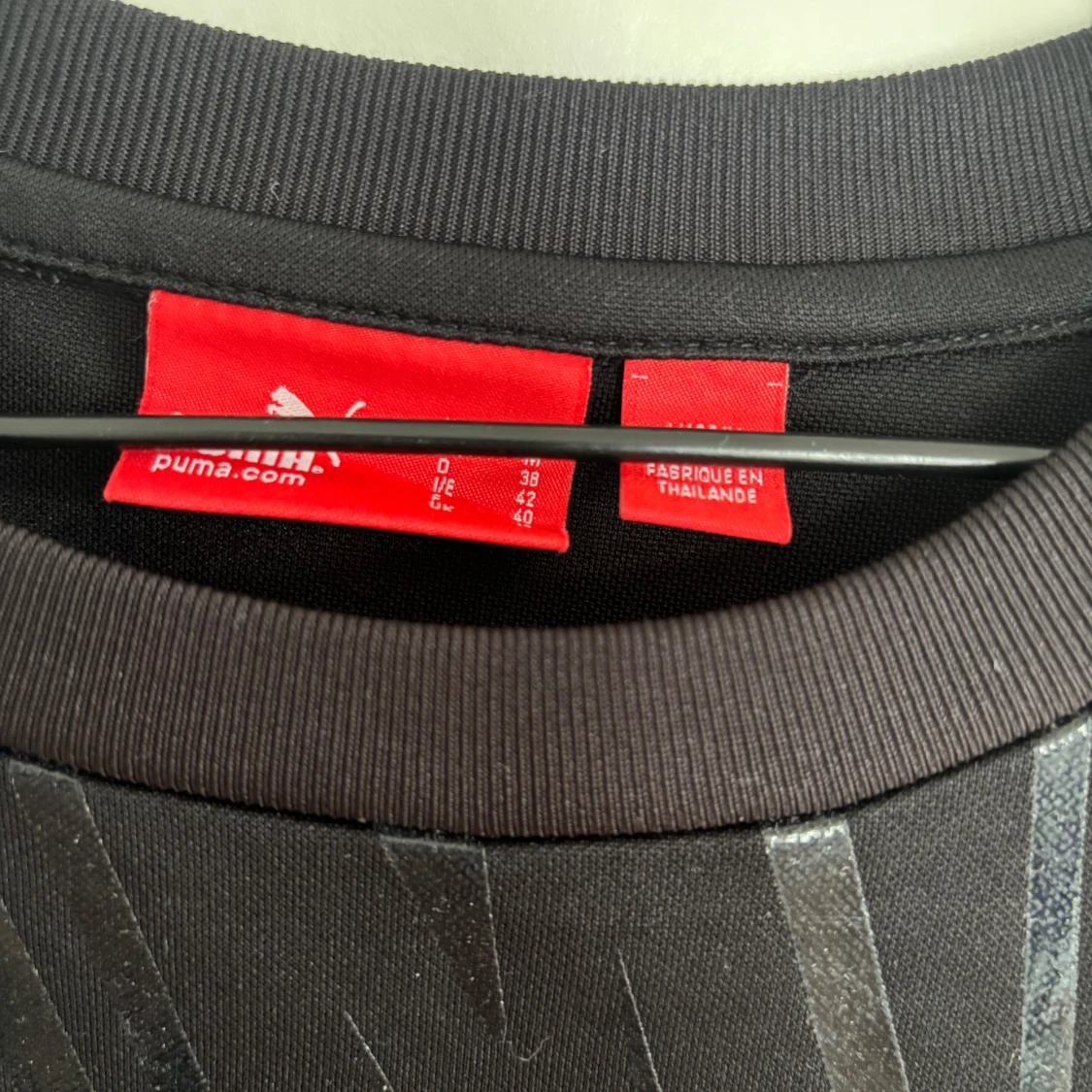 Svart ärmlös träningstopp från Puma - 2