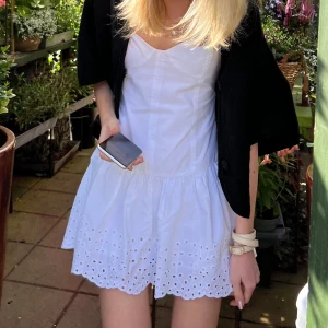 Zara klänning - Så fin Zara klänning! Perfekt till studenten och skolavslutning 💝💝 storlek xs men passar även s, topp skick🪄