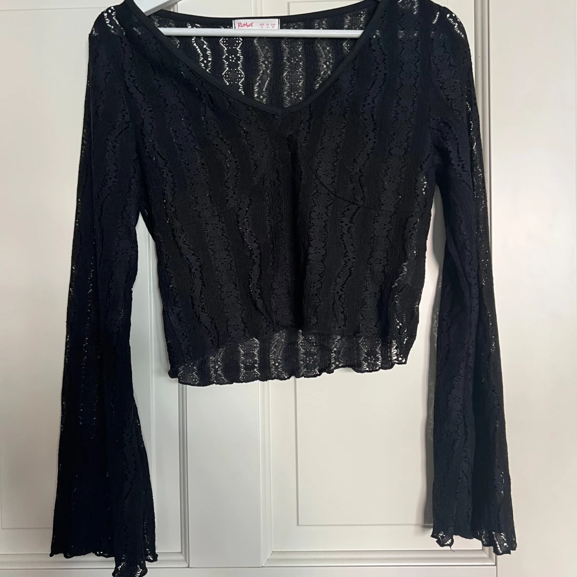 Svart croppad spetsblus  - 1