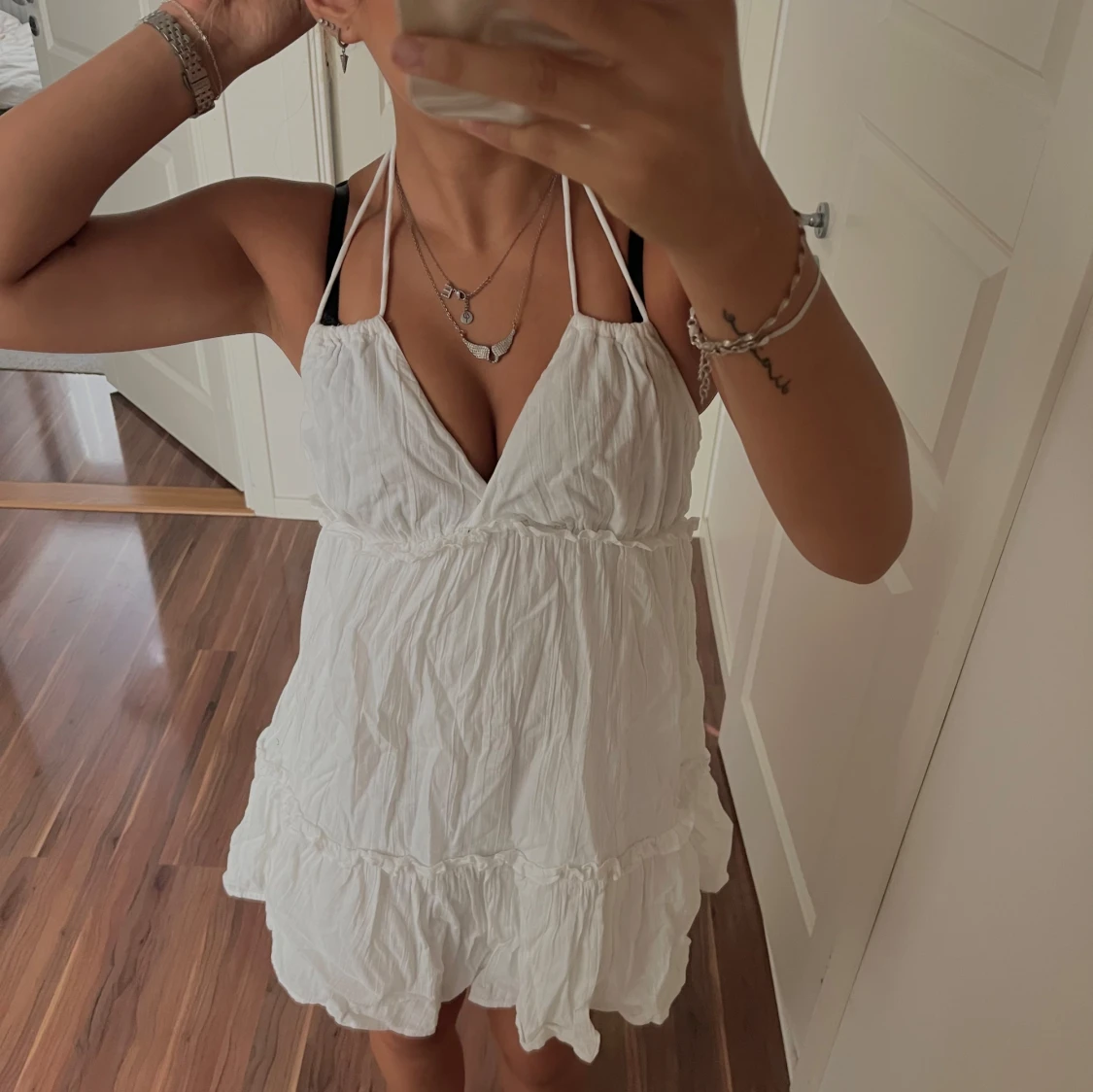 Vit puffig klänning  - 1