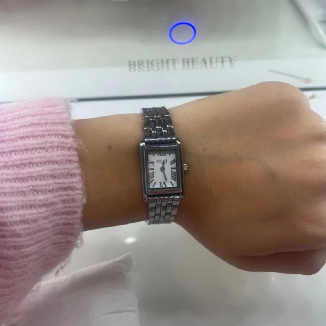 Regal rektangulär silverfärgad klocka - 2