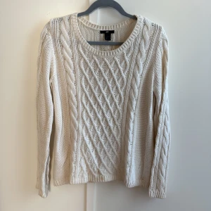 Vit stickad tröja - Vit stickad långärmad tröja