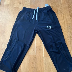 Under armour byxor  - Säljer dessa då ja inte använder längre, storlek S köpta på underarmour. 