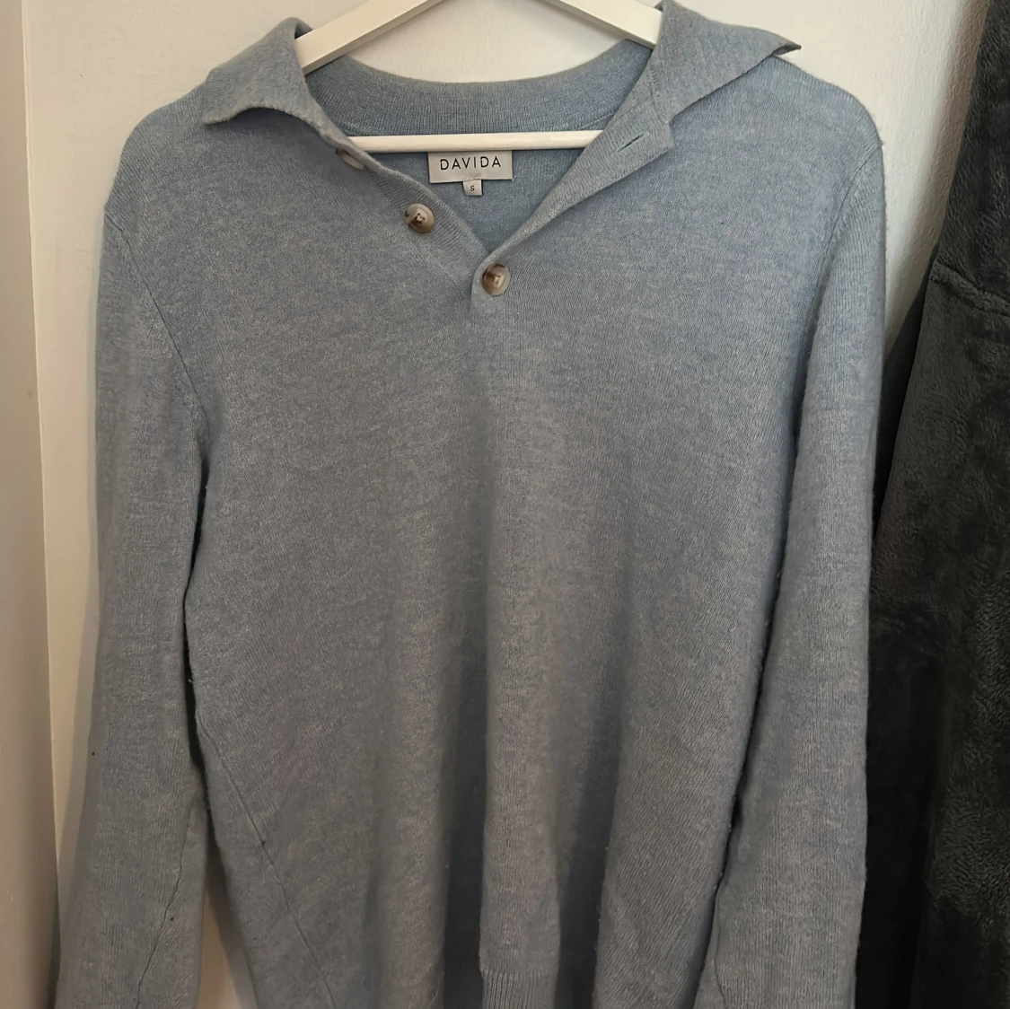 Ljusblå stickad kofta av kashmir från Davida