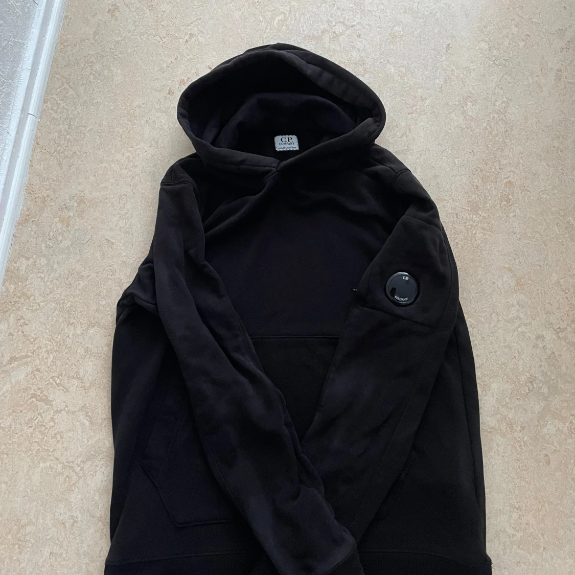 Svart hoodie från C.P. Company