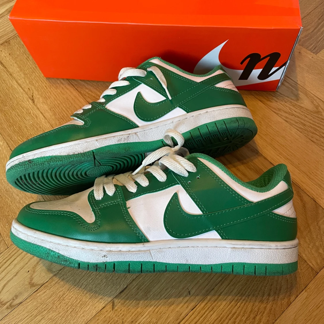 Nike Dunk SB Low vit/grön