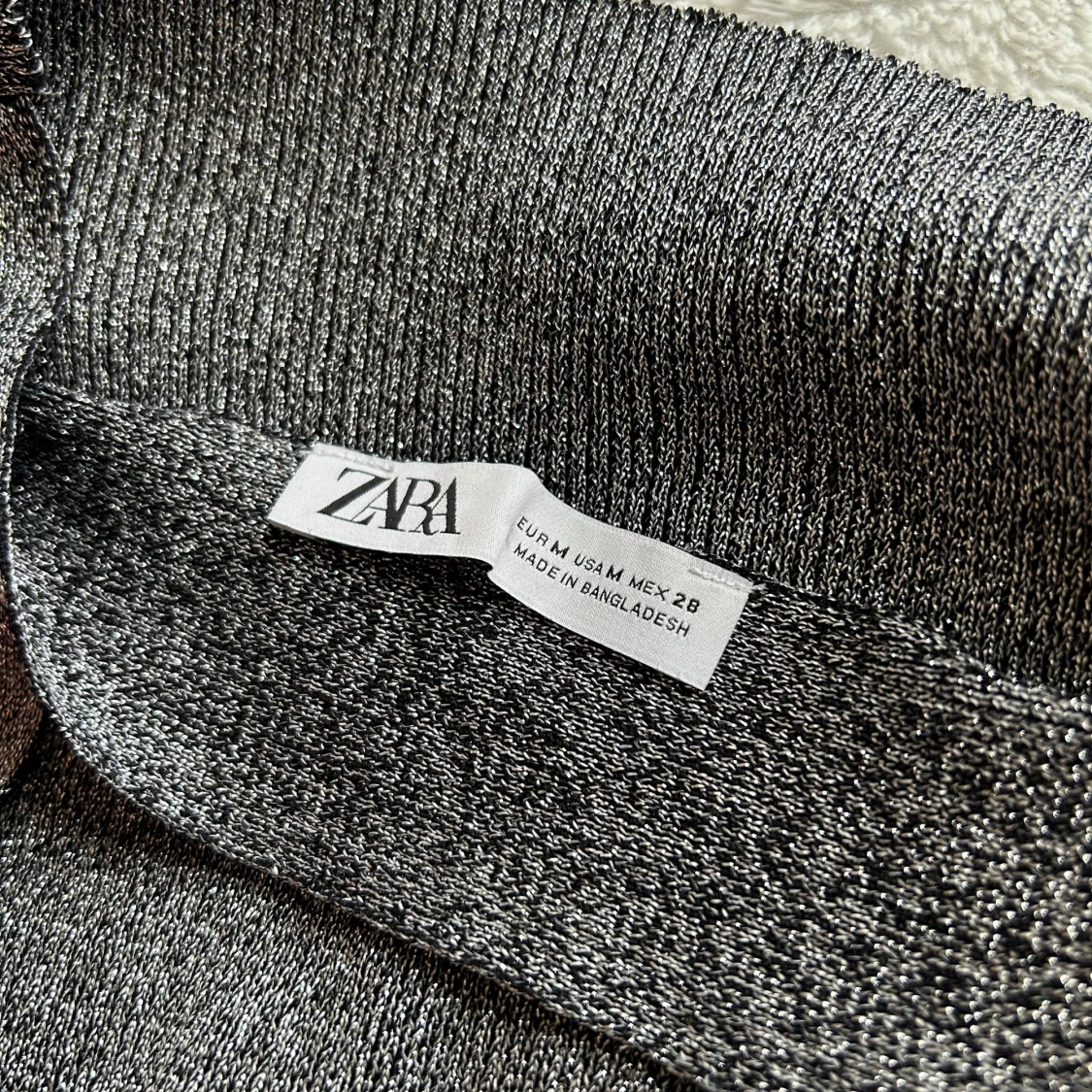 Glittrig croppad topp från Zara - 4