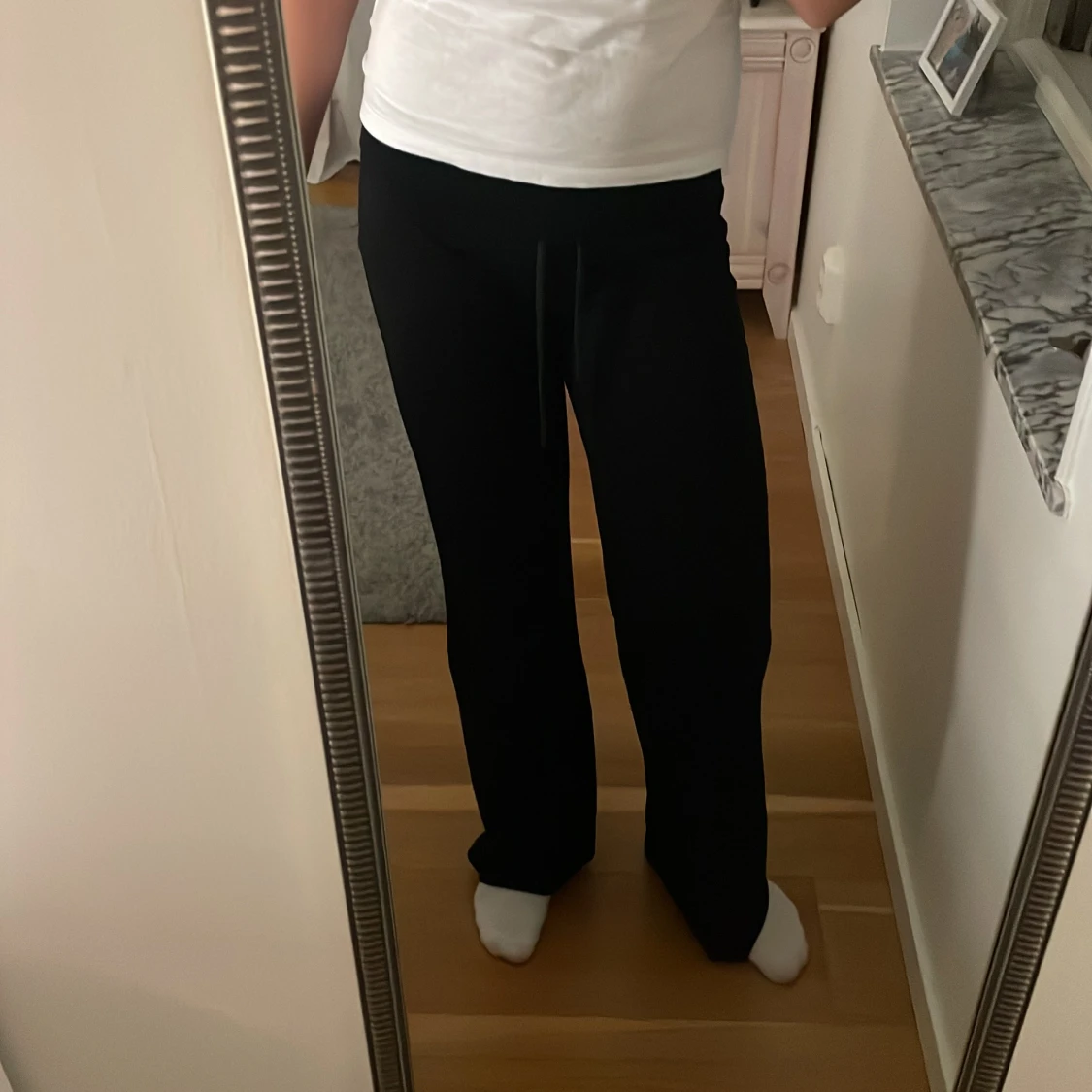 Svarta mjukisbyxor med snörning