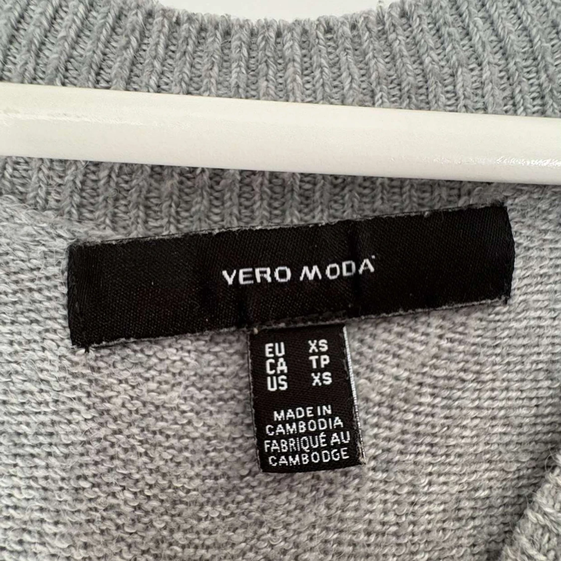 Grå stickad tröja från Vero Moda - 1