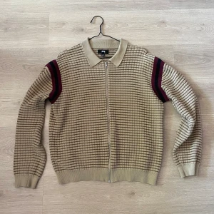 Stussy waffle zip polo - Passar som en M.