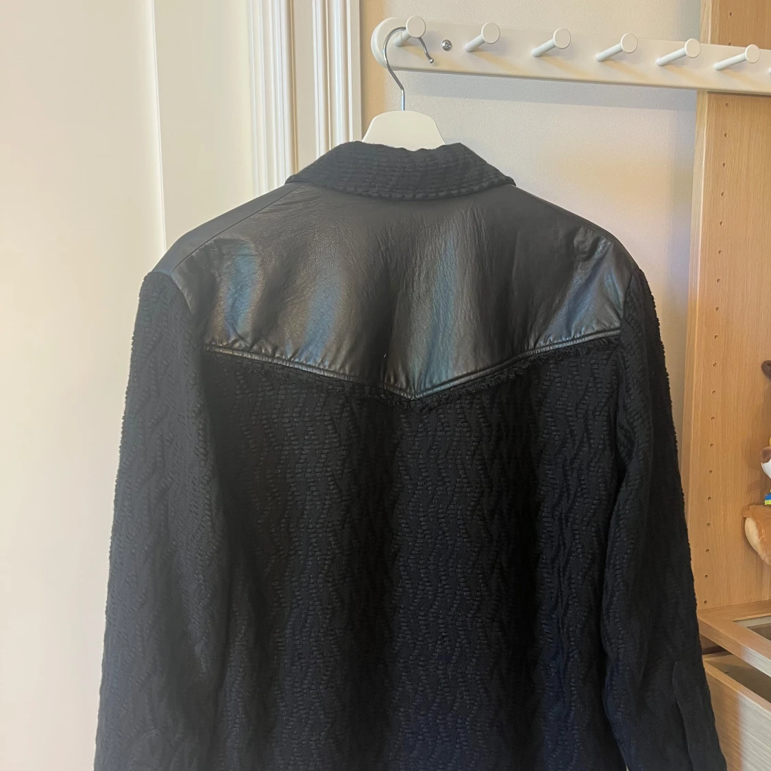 Svart overshirt från IRO med skinn - 2