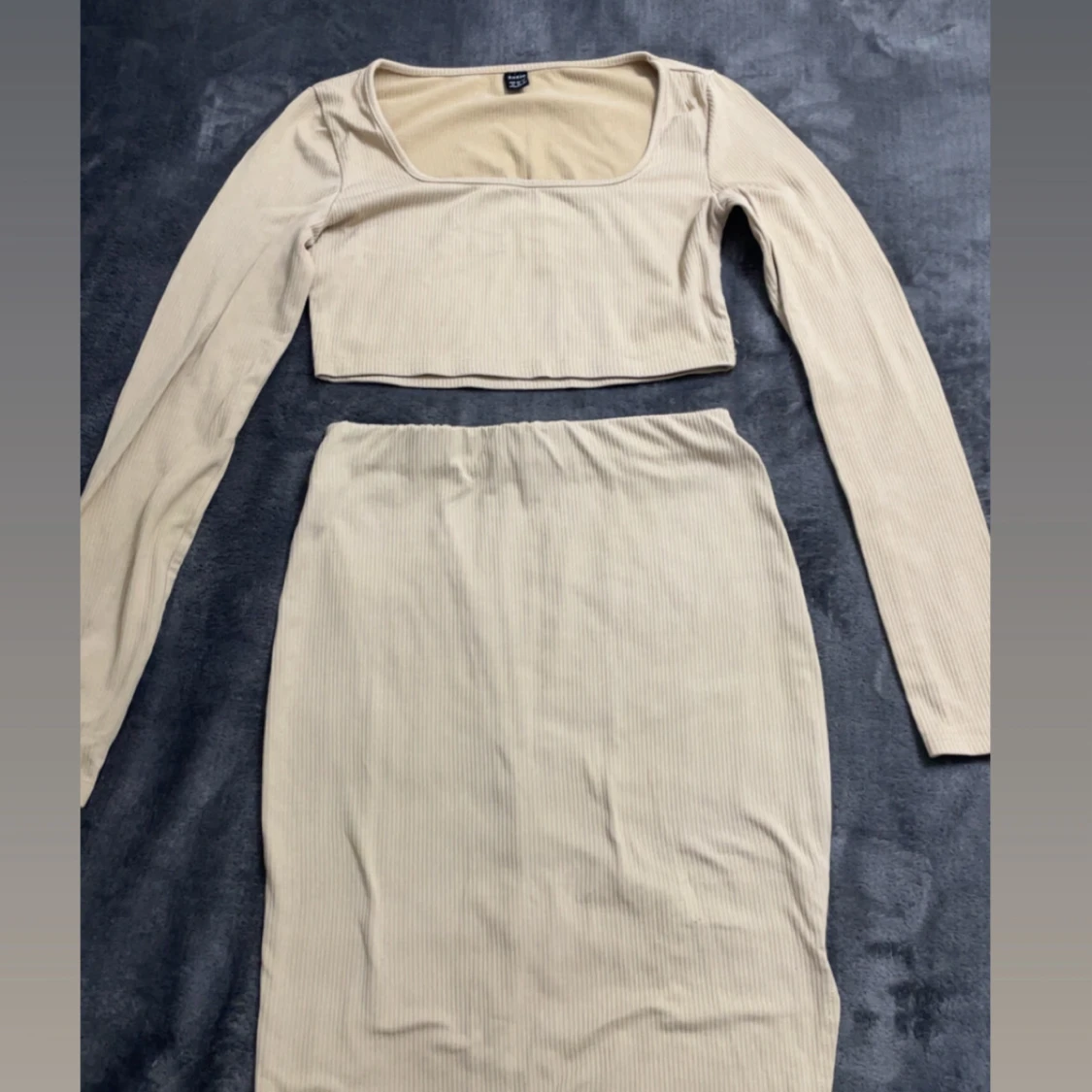 Beige ribbad croppad sett