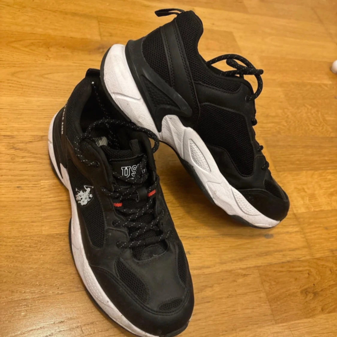Svarta chunky sneakers från US Polo