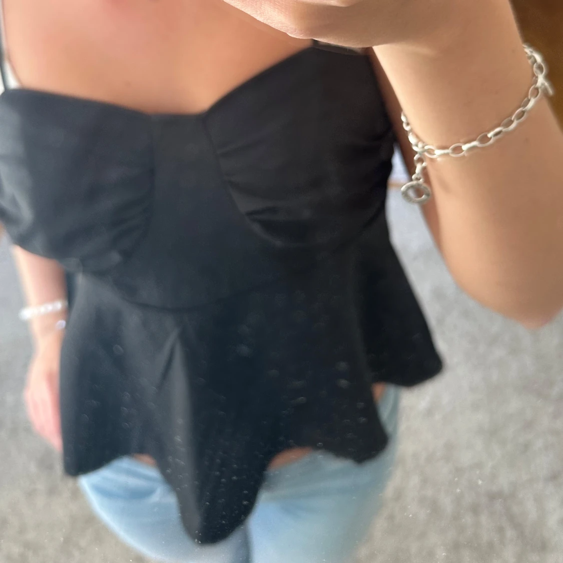 Svart topp med knytband - 2