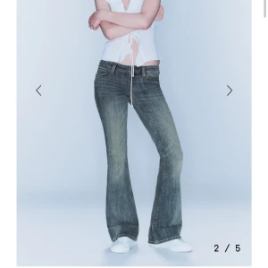 Cheap monday jeans  - Knappt använda i färgen puddly blue, storlek 25/32, slutsåld i nästan alla storlekar och väldigt eftertraktade!!