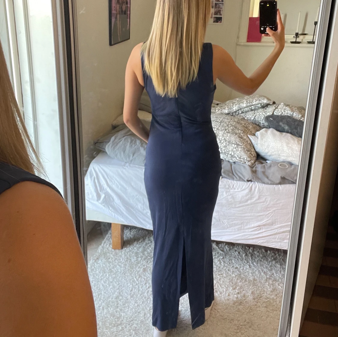 Marinblå långklänning med slits - 1