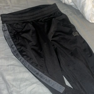 Ea7 byxor - Fint skick , kan gå ner i pris