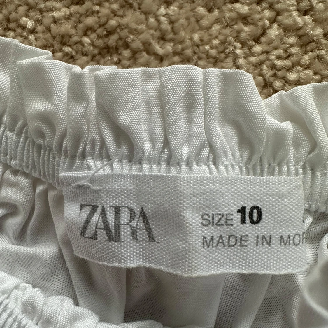 Vit blus med puffärmar från Zara - 2