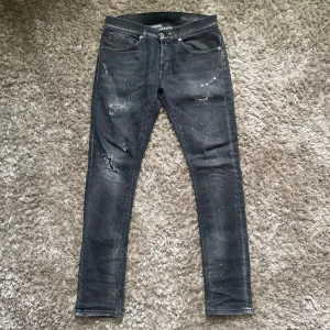 dondup jeans - Tja säljer mina goa dondup jeans i storlek 31, modell george, väldigt fint skick nypris 3500 mitt pris  999kr skriv om du har någon. fråga// armadiosell
