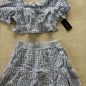 Blårutig ser från NA-KD - Supersött blårutigt set från NA-KD i storlek 38. Aldrig använt.