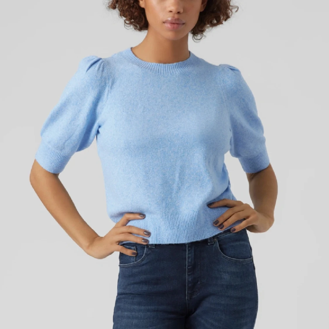 Ljusblå stickad tröja med puffärm