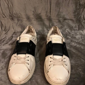 Valentino open - Valentino open - storlek: 42 | Skick: Bra skick | Bara att skriva vid frågor eller funderingar, pris går att diskutera