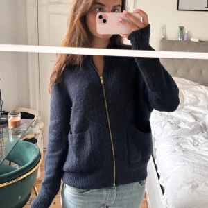 Kofta!  - Så fin kofta som passar perfekt till vardagen! Storlek S men skulle snarare säga M  