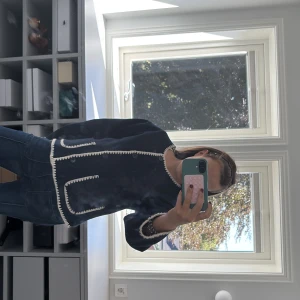 Mörkblå jacka/kofta 💕💕 - Super gullig jacka/kofta till hösten! Skriv för mer info💖