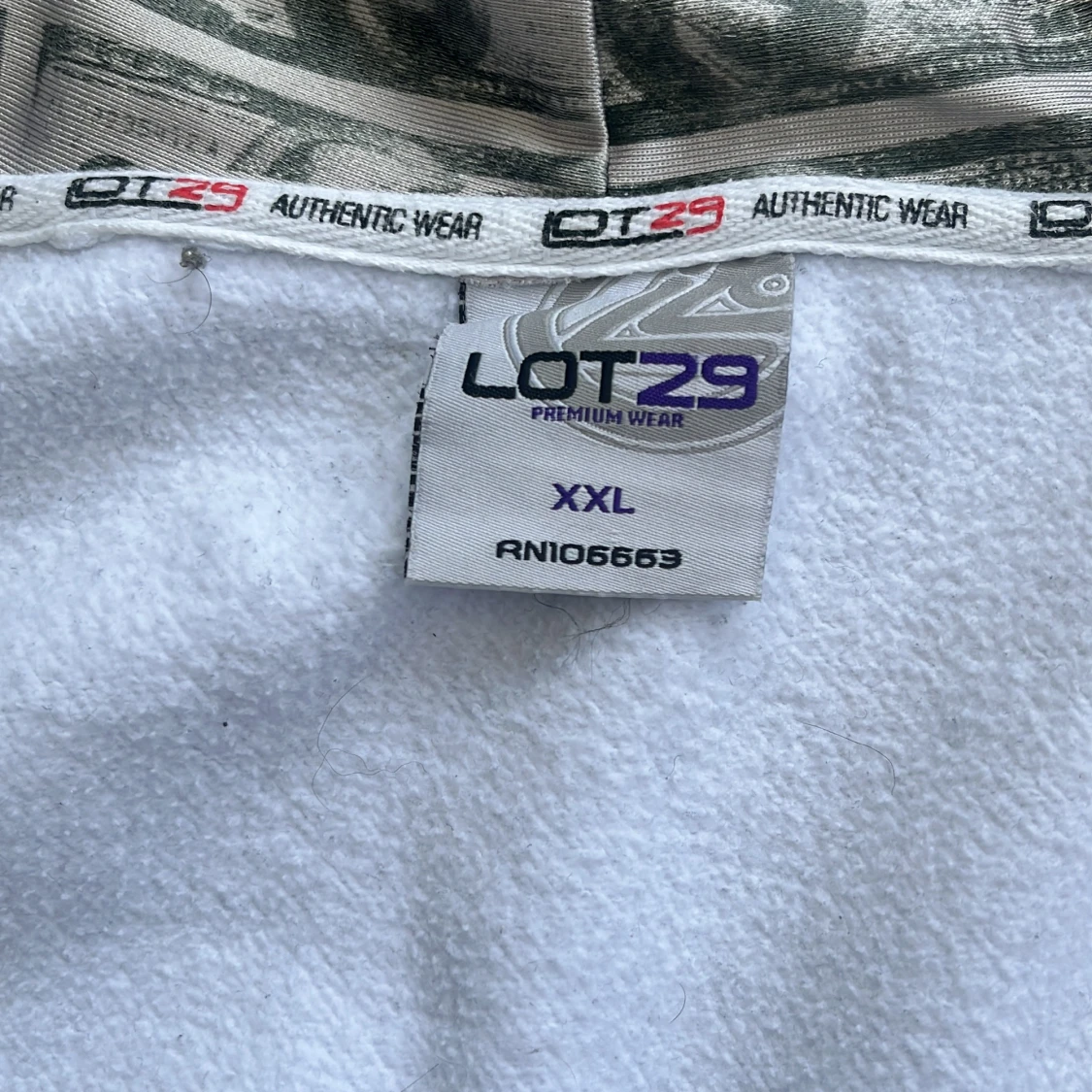 Vit hoodie med tryck från Lot29 L - 1